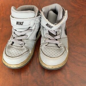 Nike Kids Gray Sneakers with Gold Trim
